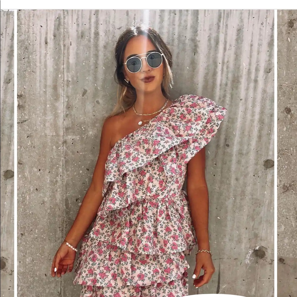 Vici X Gina off the shoulder floral dress.